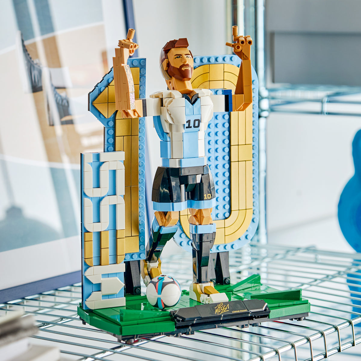 LEGO Editions Sports 43015 Lionel Messi – Soccer Legend lifestyle