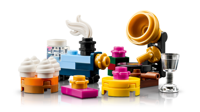 LEGO Icons 11387 Holiday House