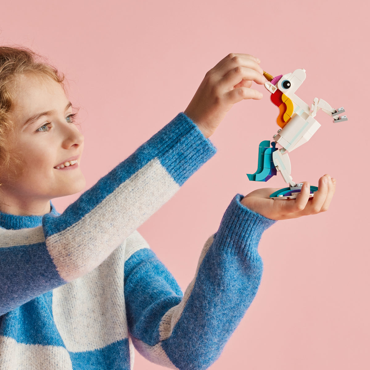 LEGO Creator 3 in 1 31140 Magical Unicorn lifestyle