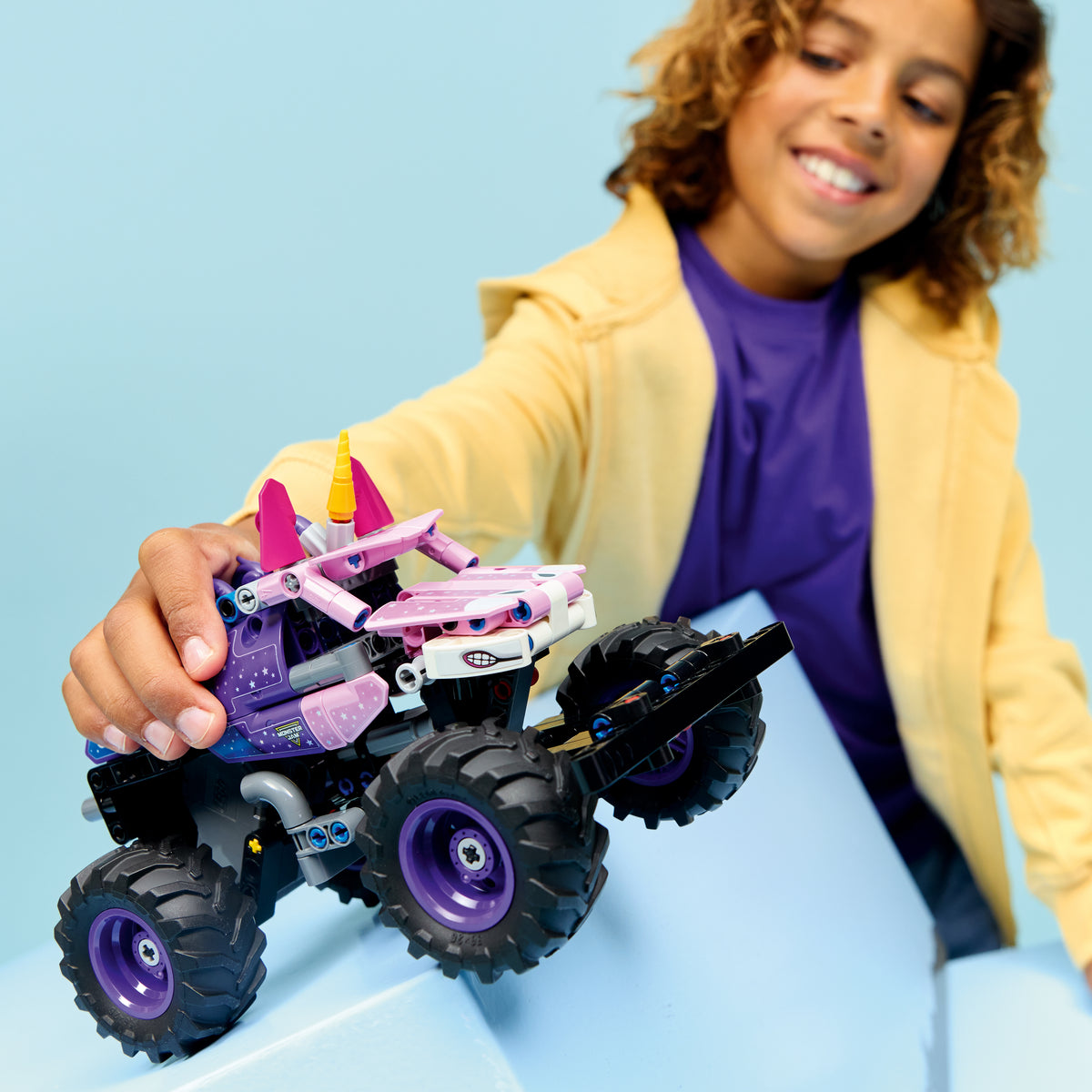 LEGO Technic 42220 Monster Jam Sparkle Smash Pull-Back lifestyle
