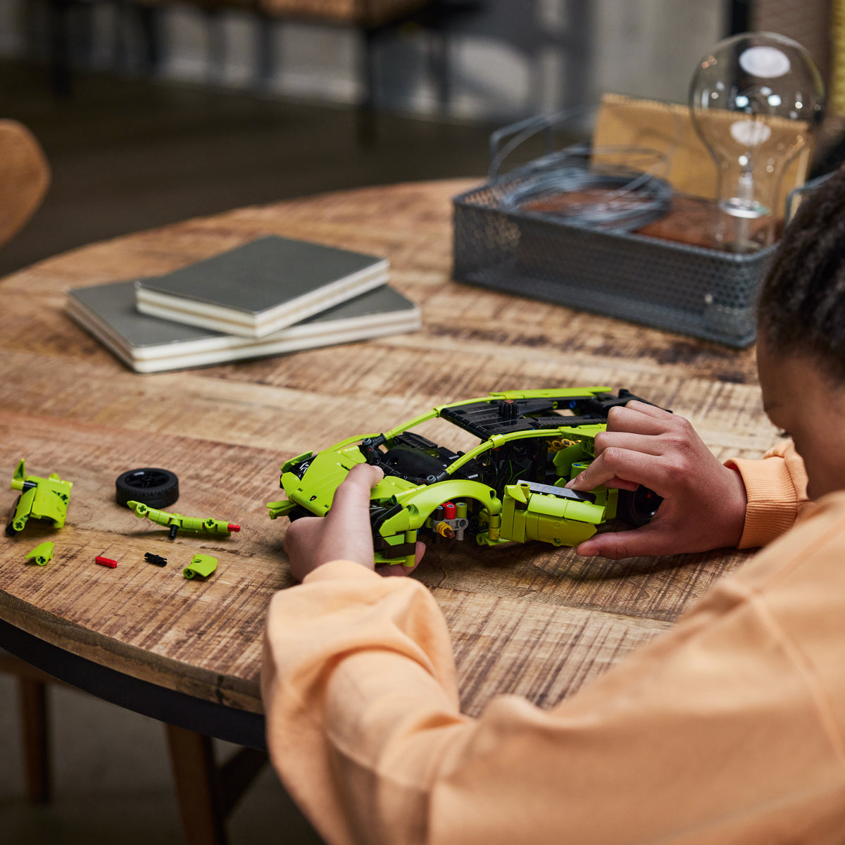 LEGO Technic 42161 Lamborghini Huracán Tecnica lifestyle