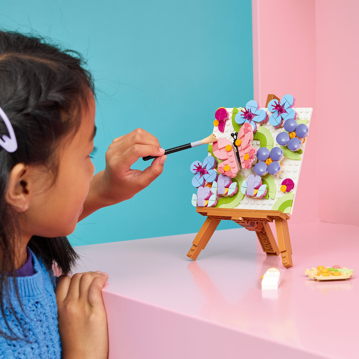 LEGO Creator 3 in 1 31390 Floral Art Decor Painting lifestyle