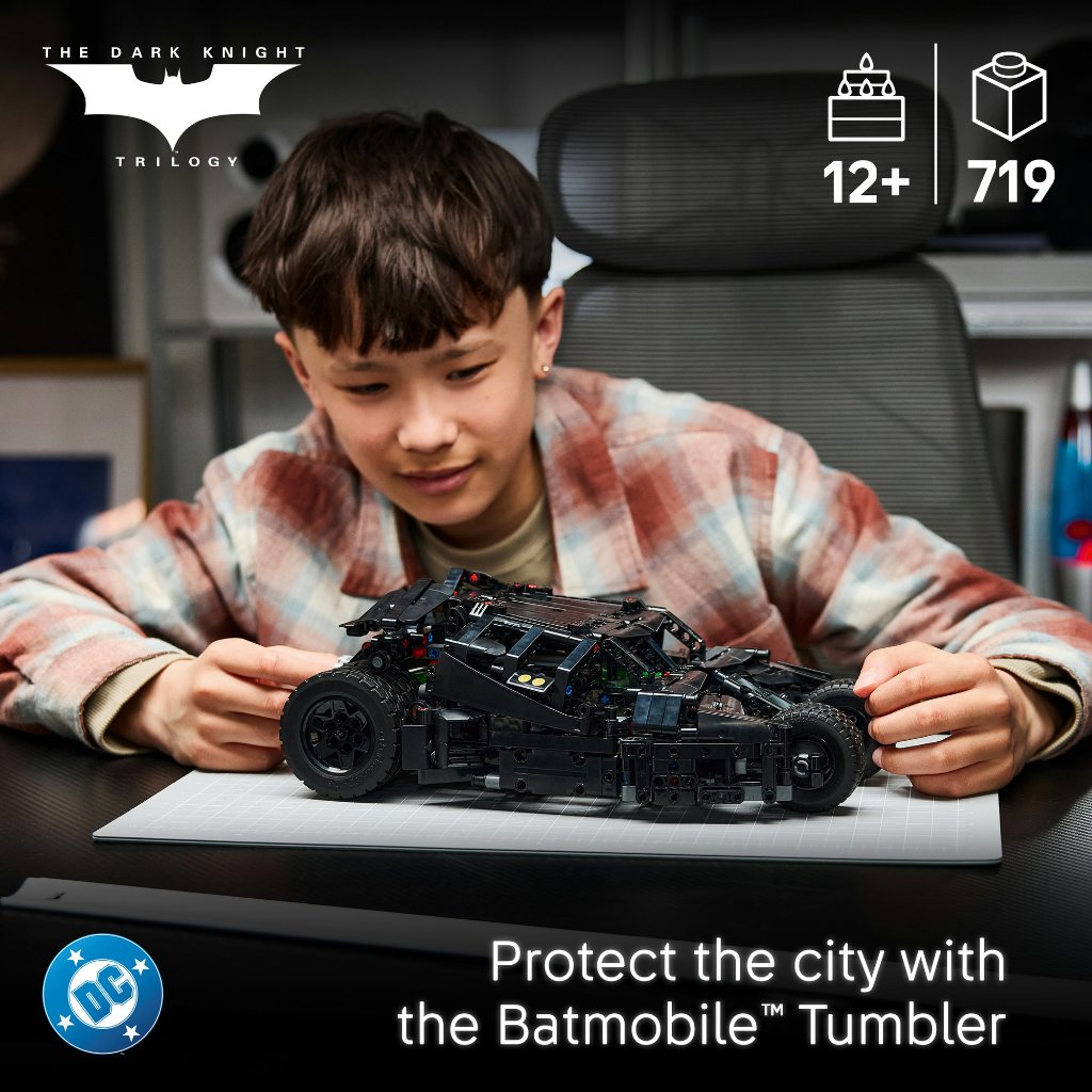 LEGO Technic 42239 Batmobile Tumbler (719 pieces), Building Blocks