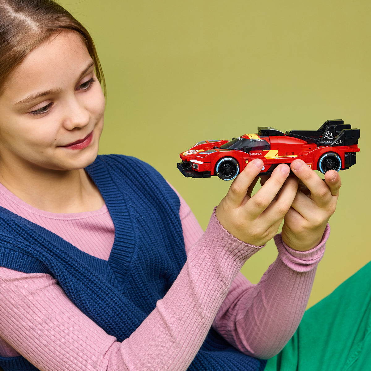 LEGO Speed Champions 77261 Ferrari 499P lifestyle