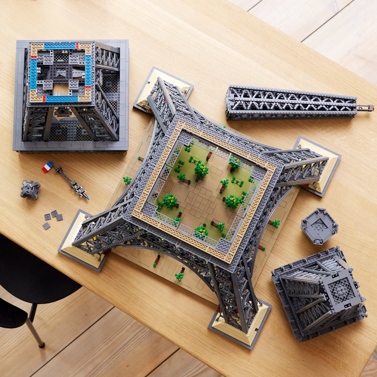 LEGO D2C Icons 10307 Eiffel Tower lifestyle
