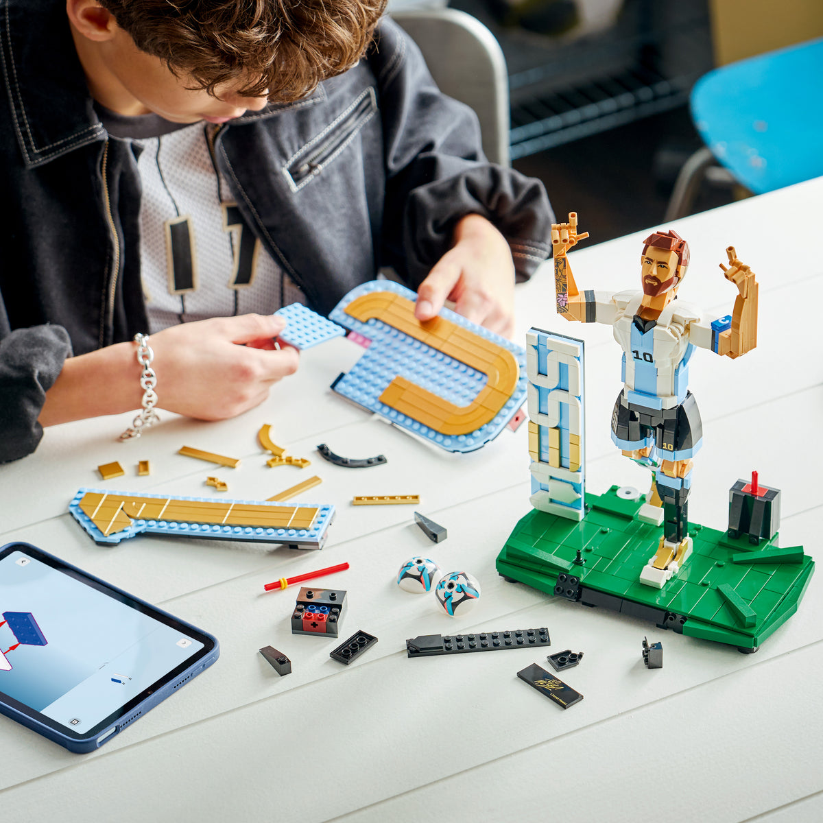 LEGO Editions Sports 43015 Lionel Messi – Soccer Legend lifestyle