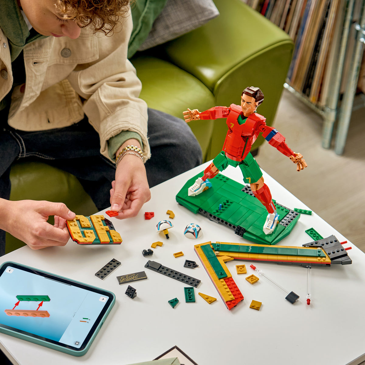 LEGO Editions Sports 43016 Cristiano Ronaldo – Soccer Legend lifestyle