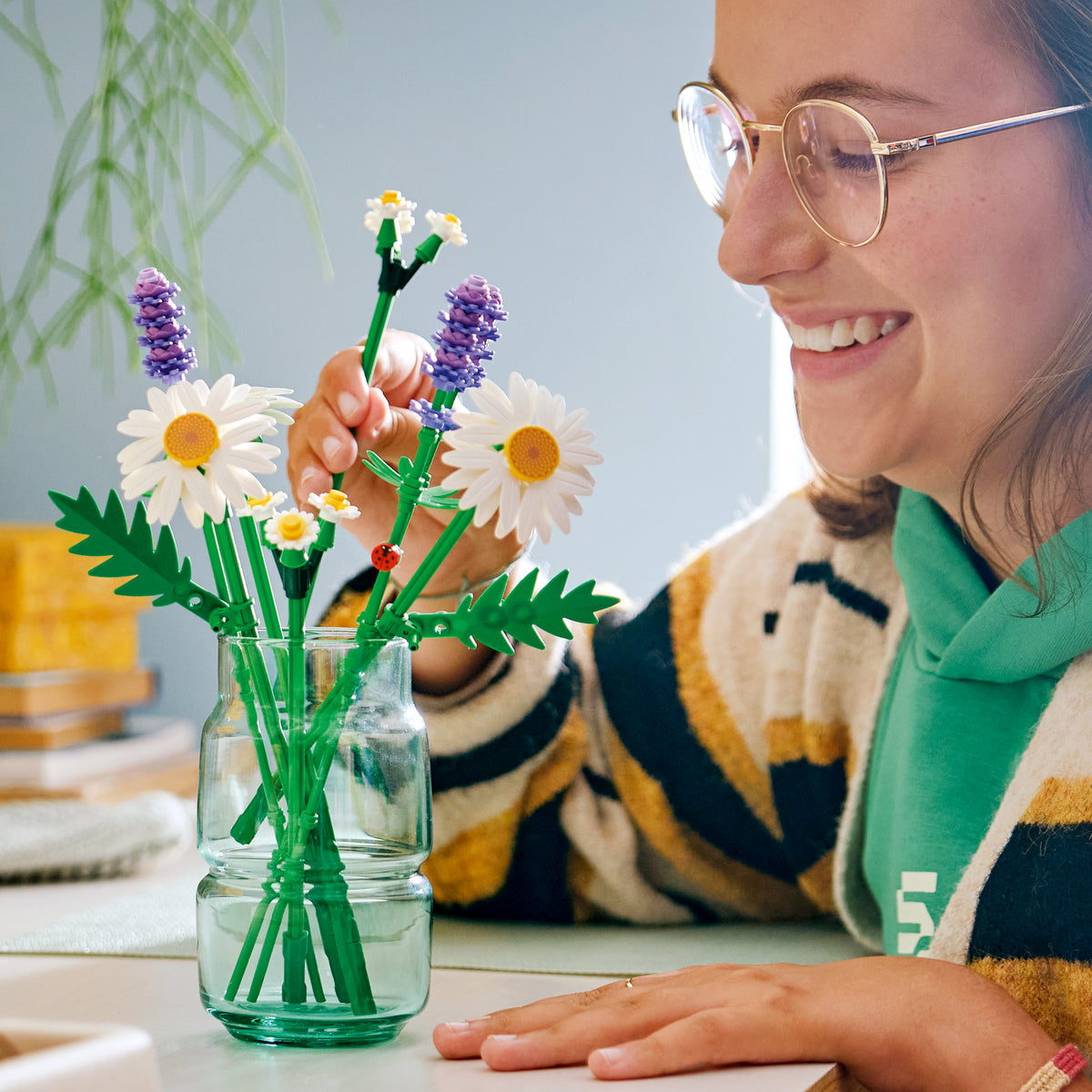 LEGO Botanicals 11508 Daisies lifestyle