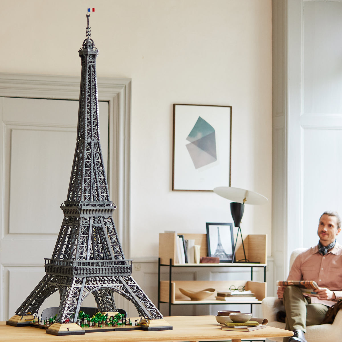 LEGO D2C Icons 10307 Eiffel Tower lifestyle