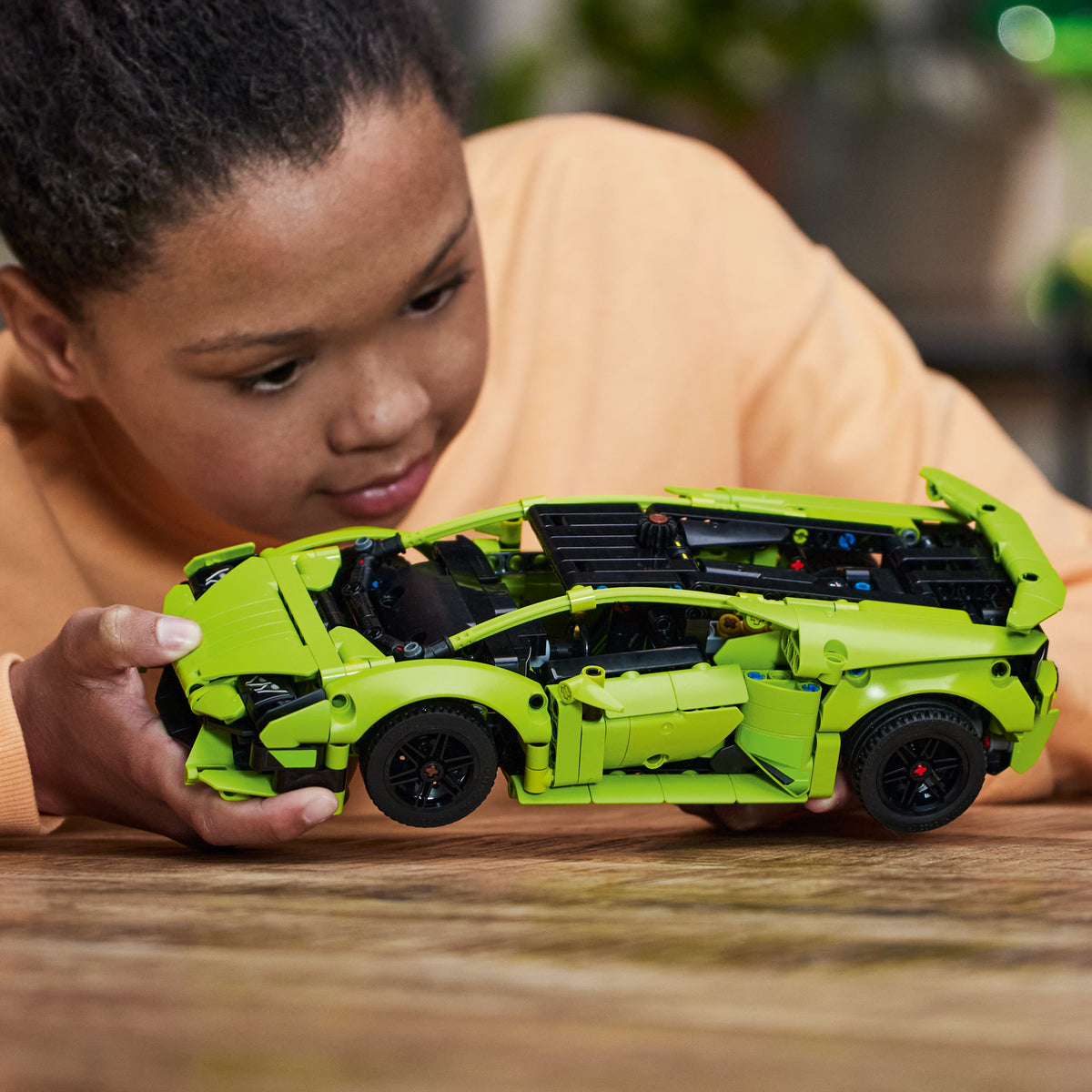 LEGO Technic 42161 Lamborghini Huracán Tecnica lifestyle