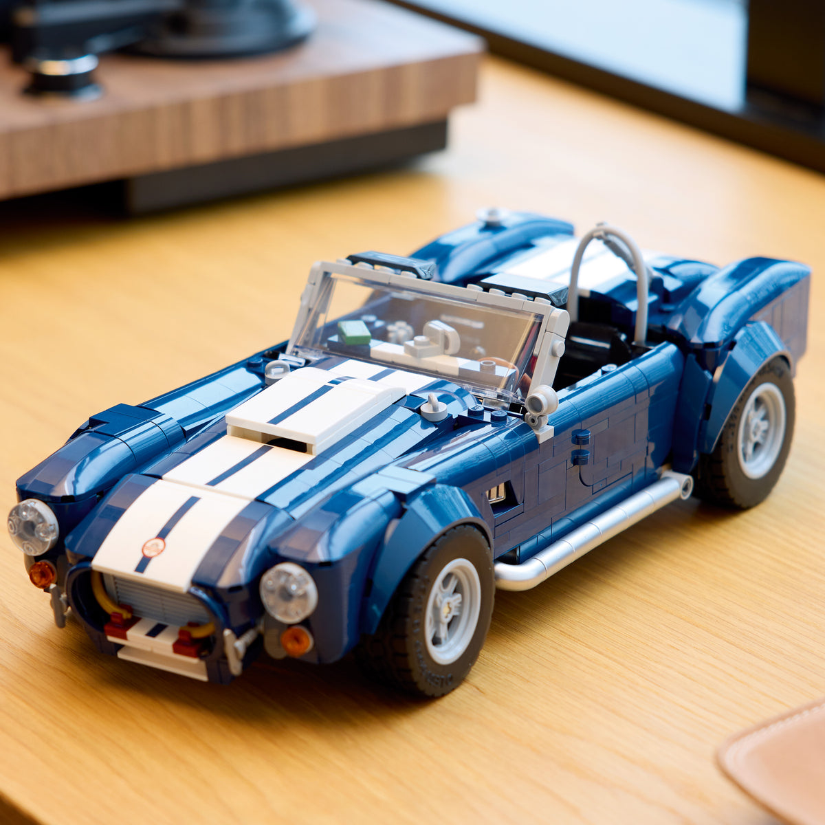 LEGO D2C Icons 10357 Shelby Cobra lifestyle