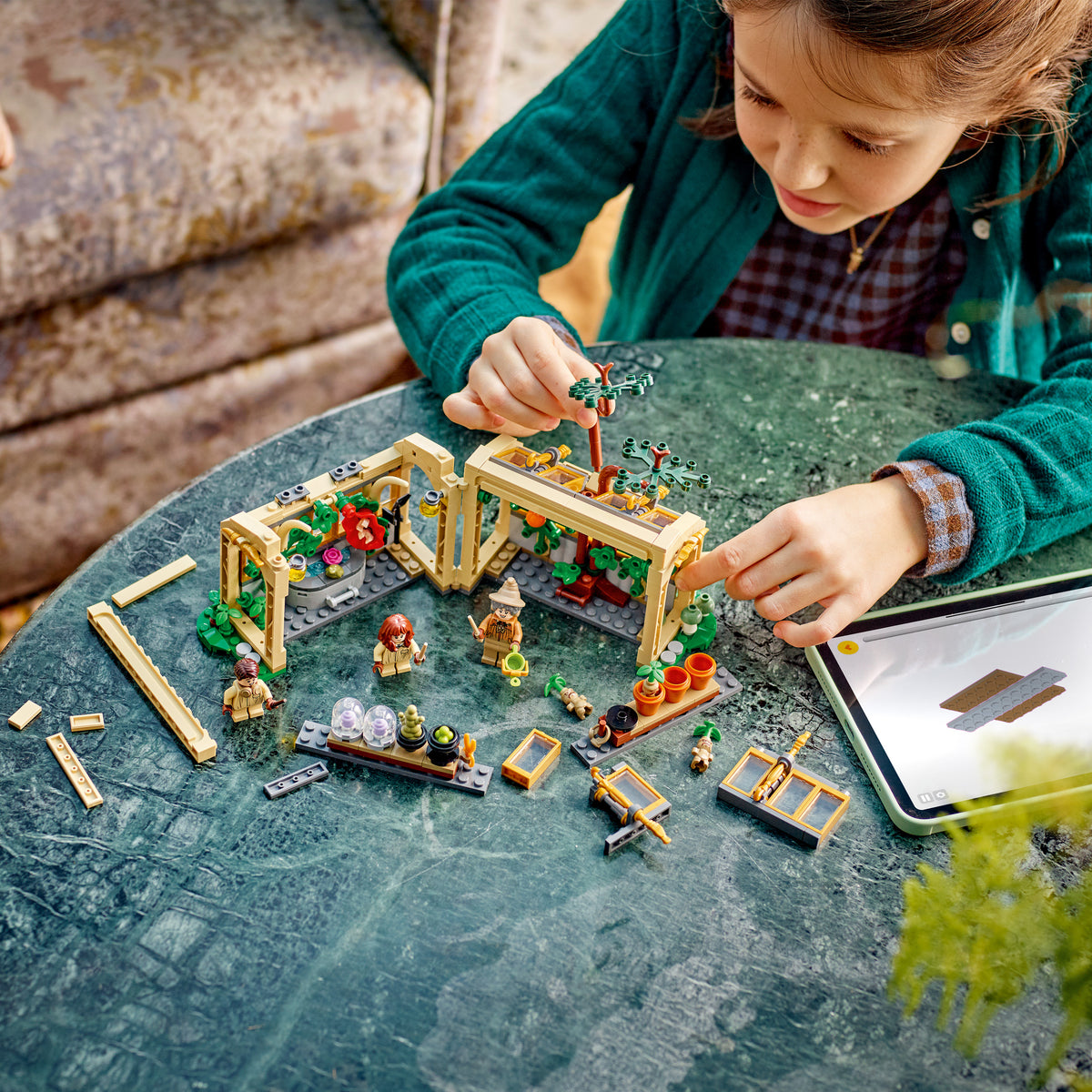 LEGO Harry Potter 76445 Hogwarts Castle: Herbology Class lifestyle