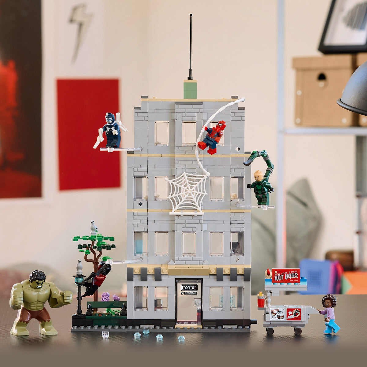 LEGO Super Heroes Marvel 76350 Spider-Man vs. Hulk Epic Clash lifestyle