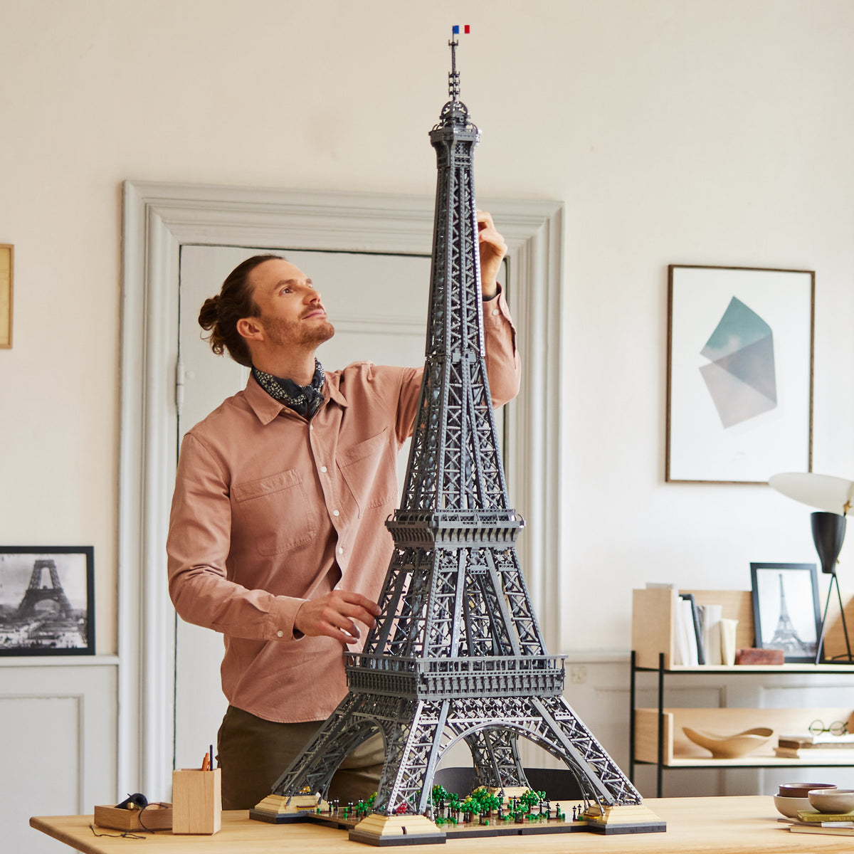 LEGO D2C Icons 10307 Eiffel Tower lifestyle