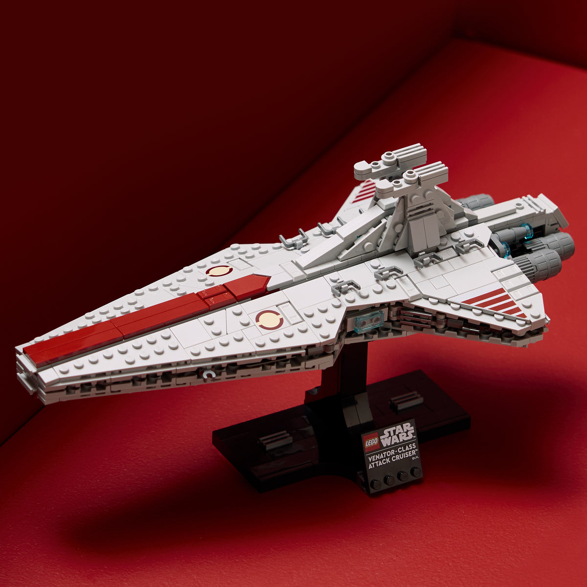 LEGO Star Wars 75441 Venator-Class Attack Cruiser lifestyle