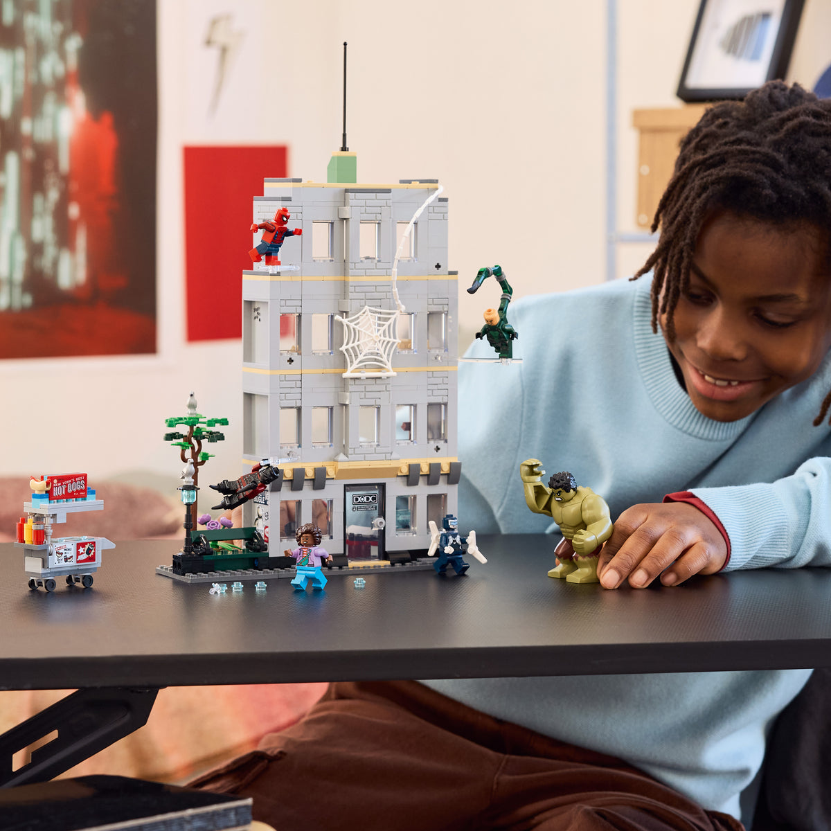 LEGO Super Heroes Marvel 76350 Spider-Man vs. Hulk Epic Clash lifestyle