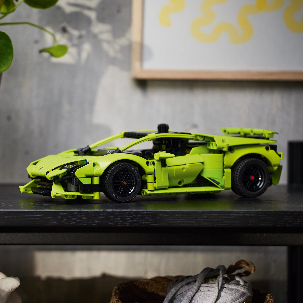 LEGO Technic 42161 Lamborghini Huracán Tecnica lifestyle