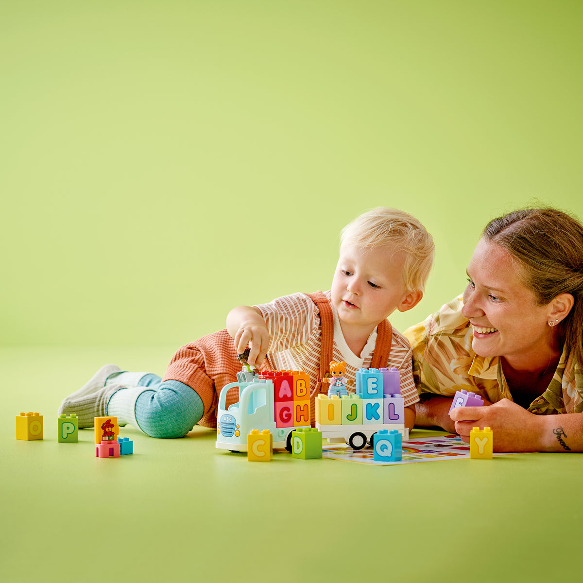 LEGO DUPLO 10421 Alphabet Truck lifestyle