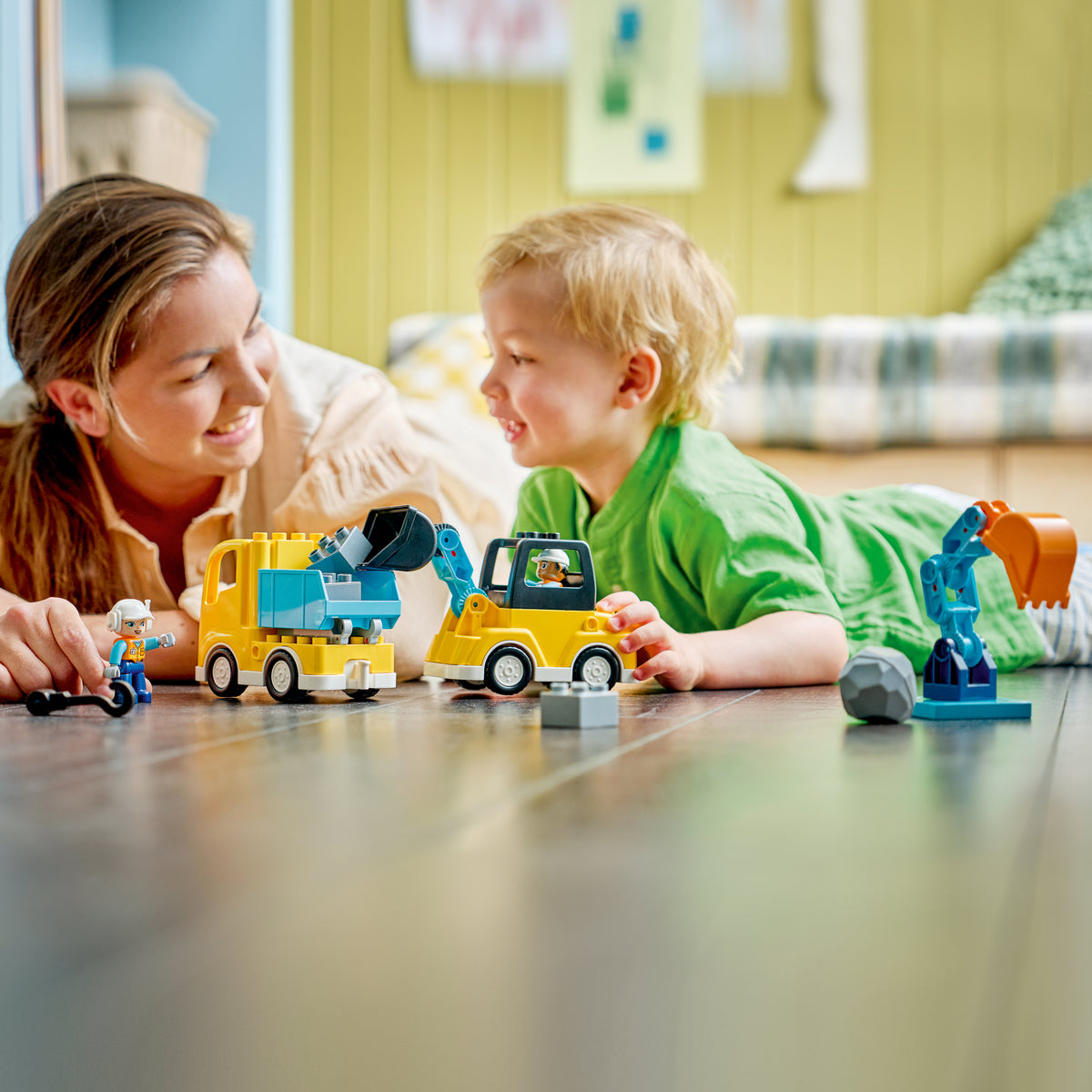 LEGO DUPLO 10475 3 in 1 Construction Vehicles lifestyle