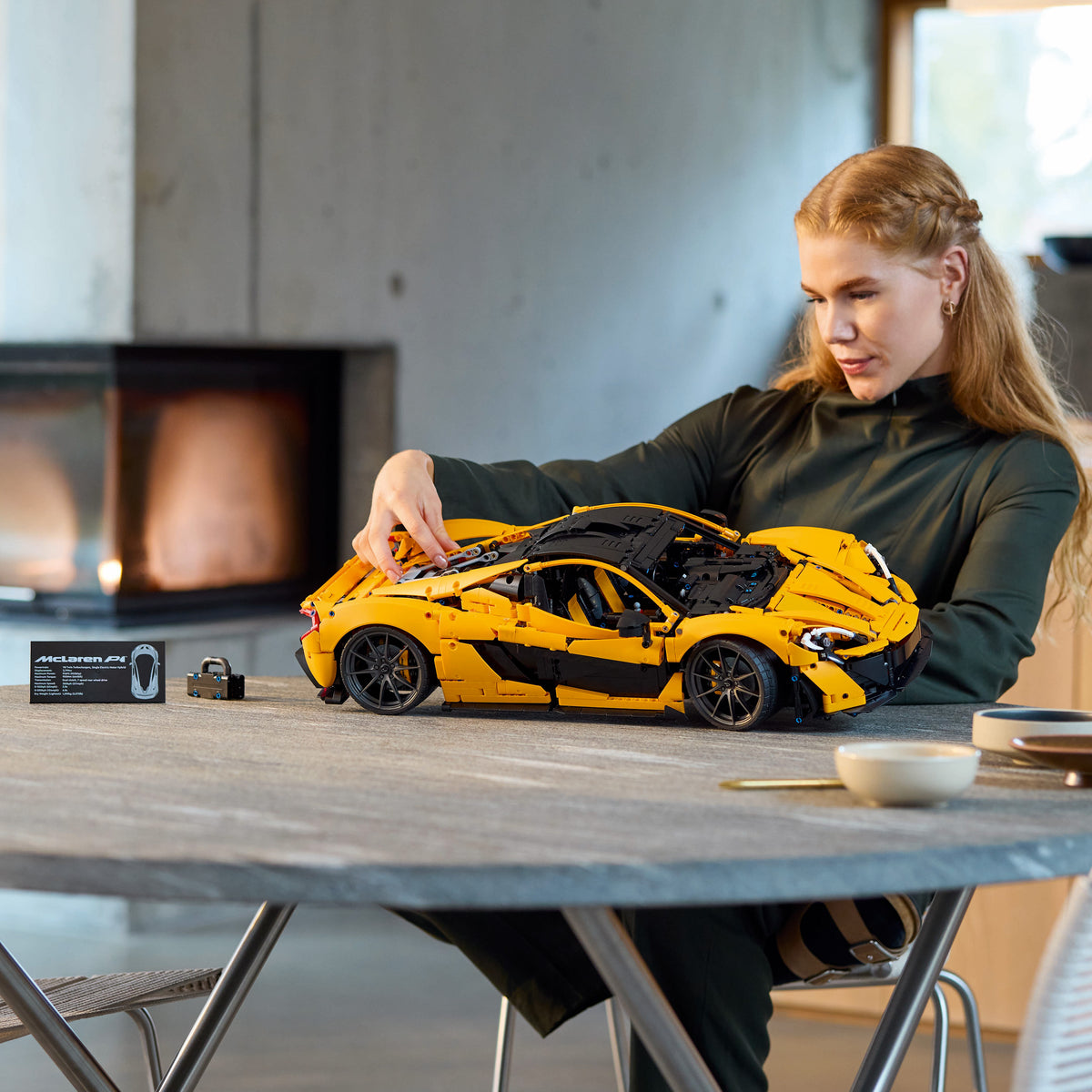 LEGO D2C Technic 42172 McLaren Supercar lifestyle