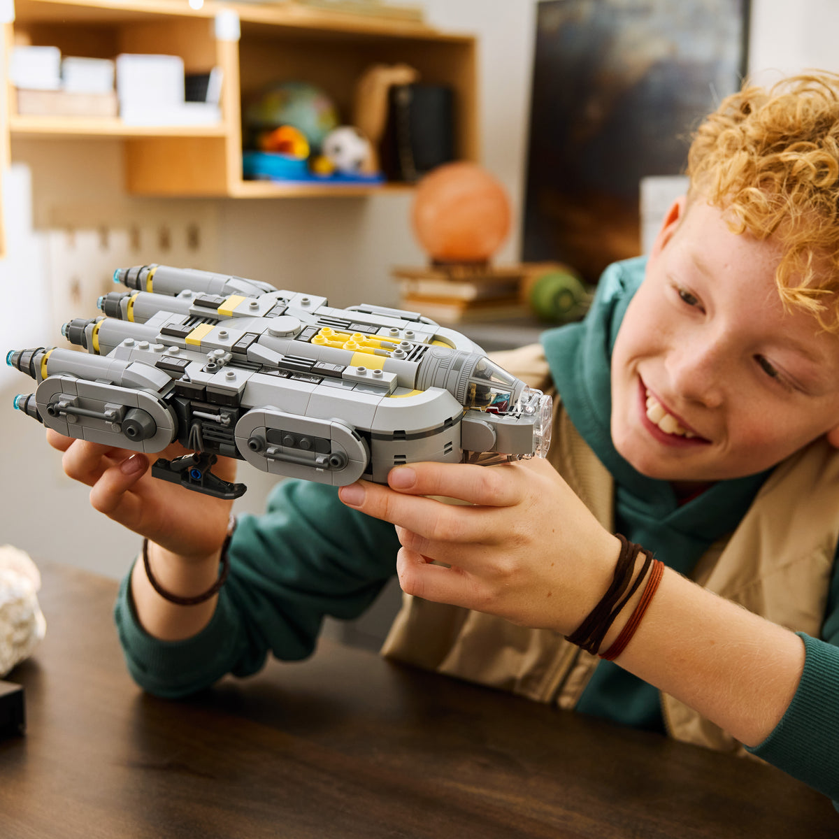 LEGO Star Wars 75445 Anzellan Starship lifestyle
