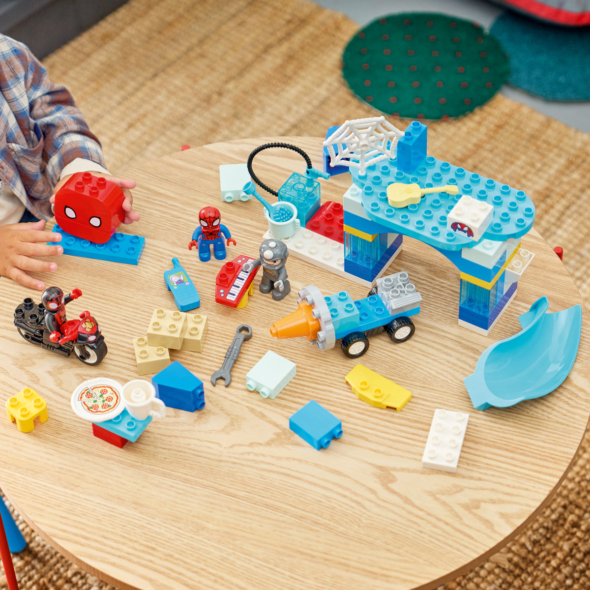 LEGO DUPLO 10464 Team Spidey Webquarters lifestyle