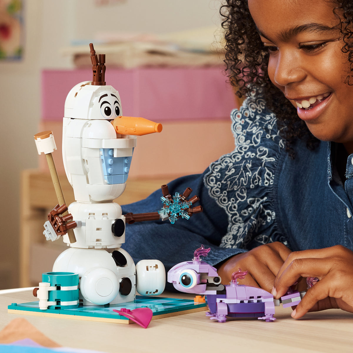 LEGO Disney Princess 43287 Olaf and Bruni's Picnic Fun lifestyle